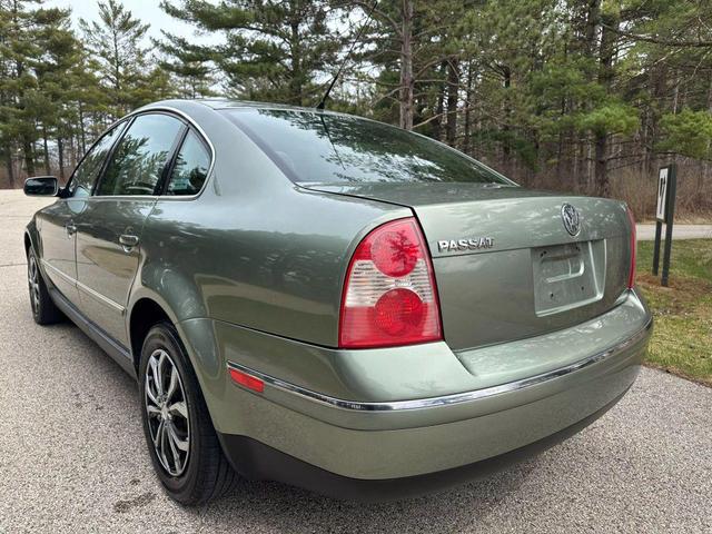 Photo of 2004 Green Volkswagen Passat