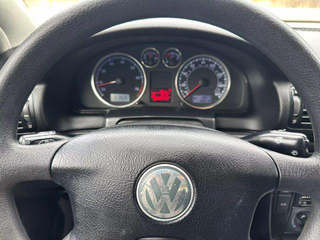 Photo of 2004 Green Volkswagen Passat