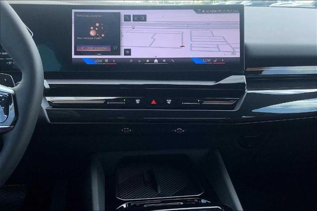 Photo of 2025 Alpine White BMW 530