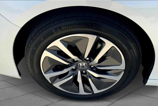 Photo of 2022 Platinum White Pearl Honda Accord Hybrid
