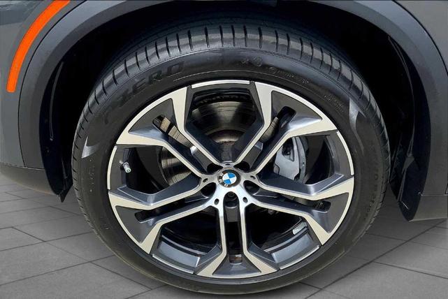Photo of 2024 Gray Metallic BMW X5