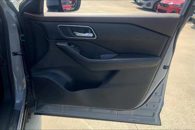 Photo of 2023 Boulder Gray Pearl Nissan Rogue