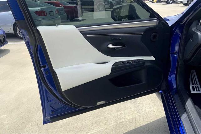 Photo of 2021 Ultrasonic Blue Mica Lexus ES 350