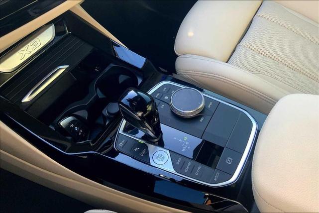 Photo of 2022 Mineral White Metallic BMW X3