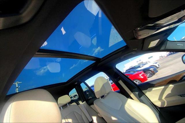 Photo of 2022 Mineral White Metallic BMW X3