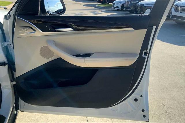 Photo of 2022 Mineral White Metallic BMW X3