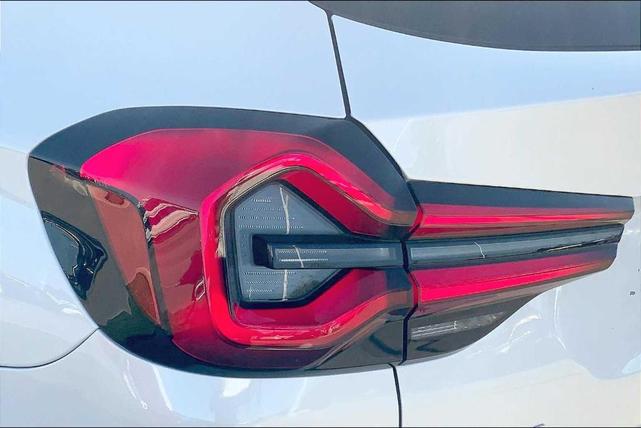 Photo of 2022 Mineral White Metallic BMW X3