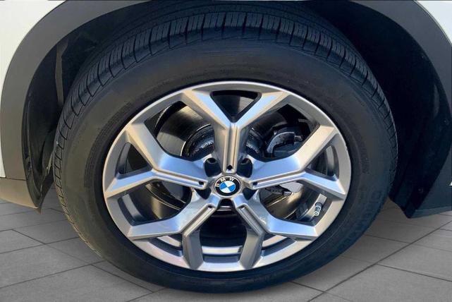 Photo of 2022 Mineral White Metallic BMW X3