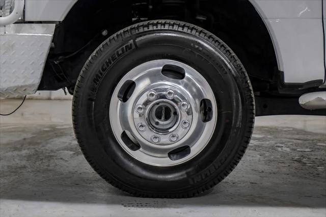 Photo of 2022 Oxford White Ford F-350