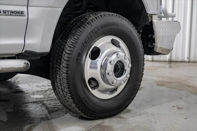 Photo of 2022 Oxford White Ford F-350