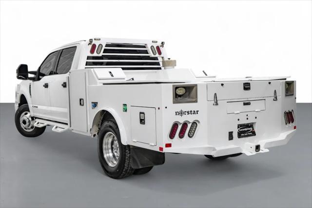 Photo of 2022 Oxford White Ford F-350