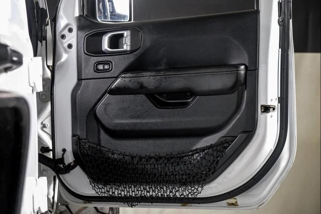 Photo of 2018 Bright White Clearcoat Jeep Wrangler Unlimited