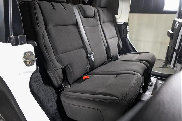 Photo of 2018 Bright White Clearcoat Jeep Wrangler Unlimited