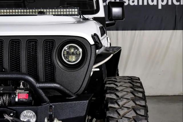 Photo of 2018 Bright White Clearcoat Jeep Wrangler Unlimited