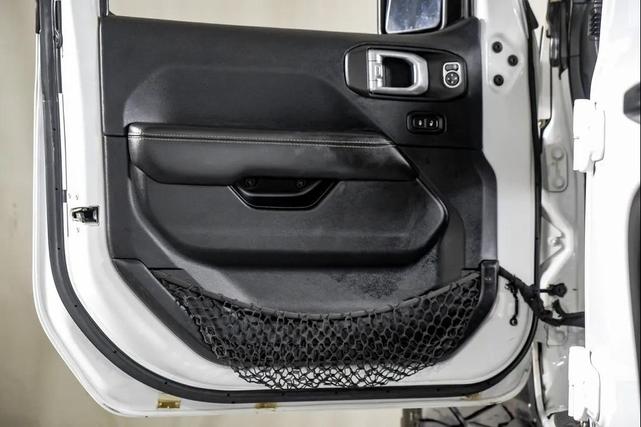 Photo of 2018 Bright White Clearcoat Jeep Wrangler Unlimited