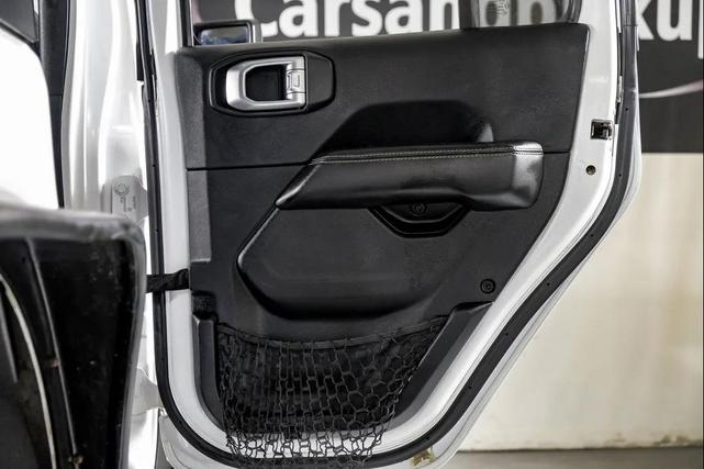 Photo of 2018 Bright White Clearcoat Jeep Wrangler Unlimited