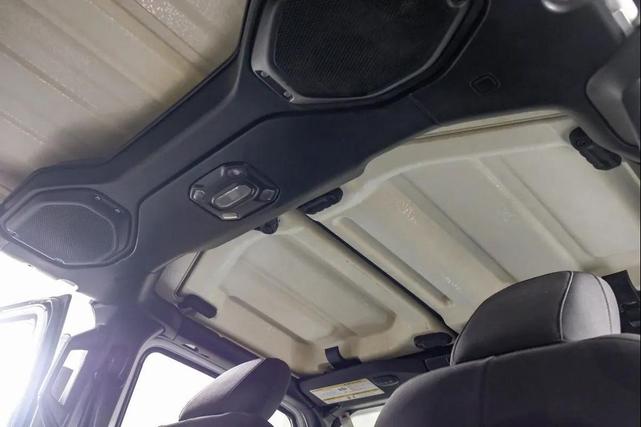 Photo of 2018 Bright White Clearcoat Jeep Wrangler Unlimited
