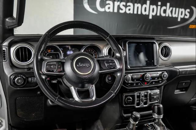 Photo of 2018 Bright White Clearcoat Jeep Wrangler Unlimited