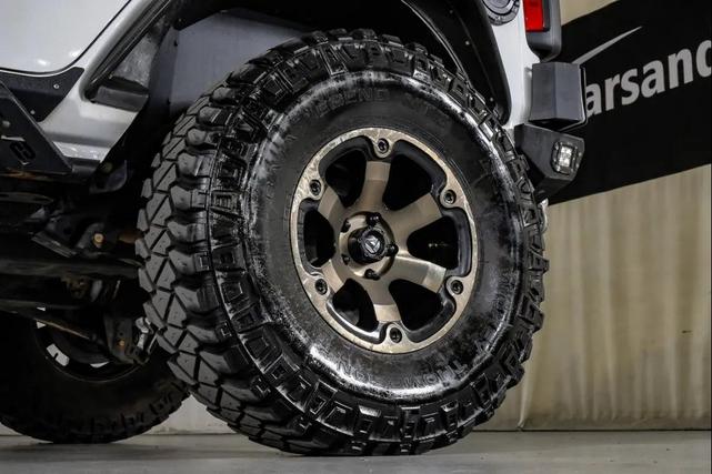 Photo of 2018 Bright White Clearcoat Jeep Wrangler Unlimited