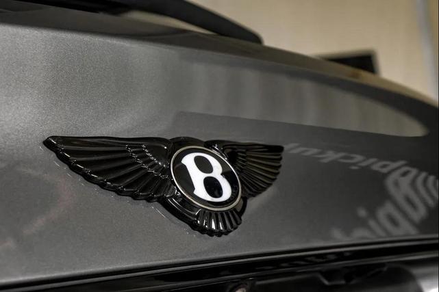 Photo of 2018 Gray Bentley Bentayga