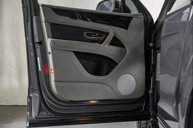 Photo of 2018 Gray Bentley Bentayga