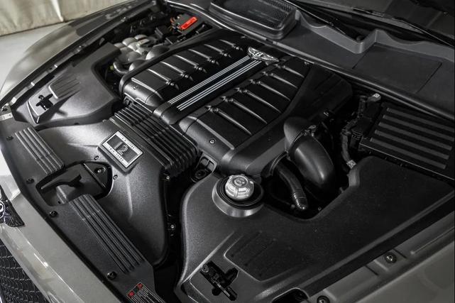Photo of 2018 Gray Bentley Bentayga
