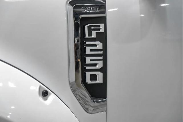 Photo of 2022 Oxford White Ford F-250