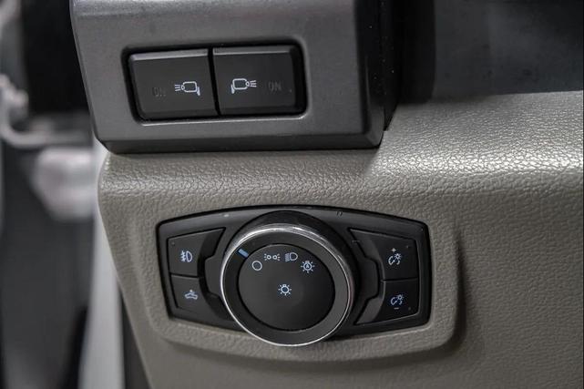 Photo of 2022 Oxford White Ford F-250