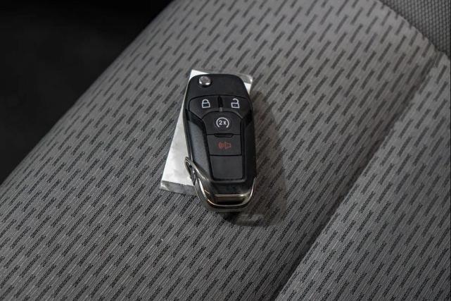 Photo of 2022 Oxford White Ford F-250