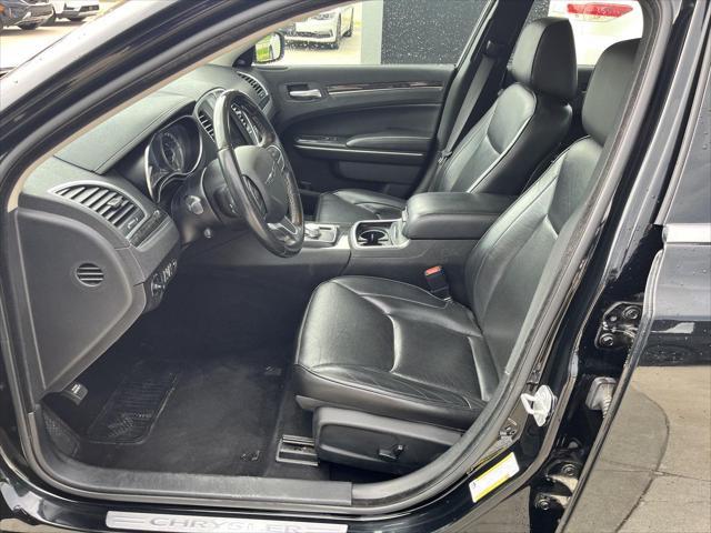Photo of 2019 Gloss Black Chrysler 300