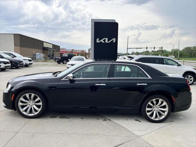 Photo of 2019 Gloss Black Chrysler 300