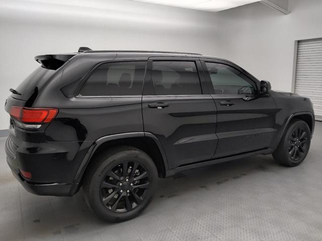 Photo of 2018 Diamond Black Crystal Pearlcoat Jeep Grand Cherokee