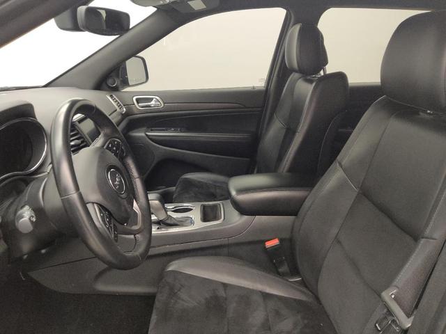 Photo of 2018 Diamond Black Crystal Pearlcoat Jeep Grand Cherokee