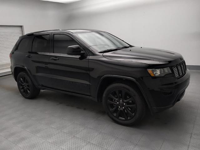 Photo of 2018 Diamond Black Crystal Pearlcoat Jeep Grand Cherokee