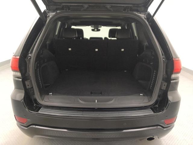 Photo of 2018 Diamond Black Crystal Pearlcoat Jeep Grand Cherokee
