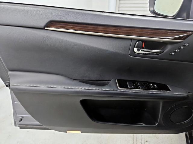 Photo of 2017 Gray Lexus ES 300h
