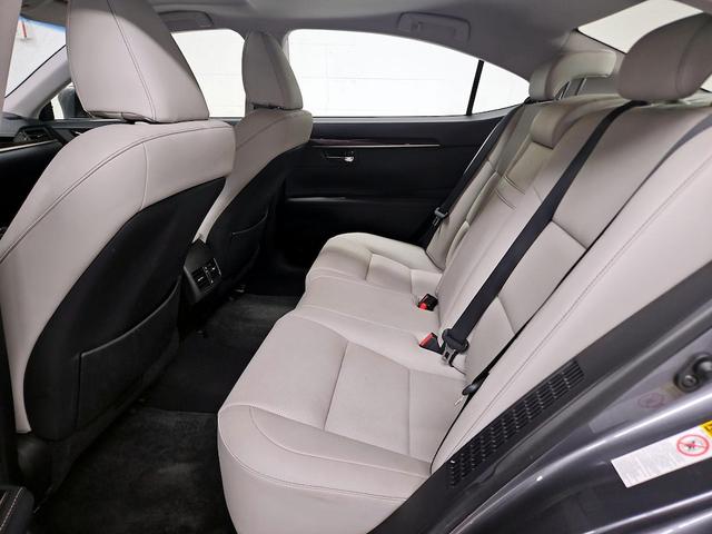 Photo of 2017 Gray Lexus ES 300h