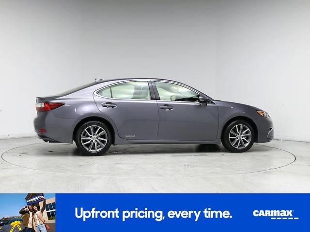 Photo of 2017 Gray Lexus ES 300h