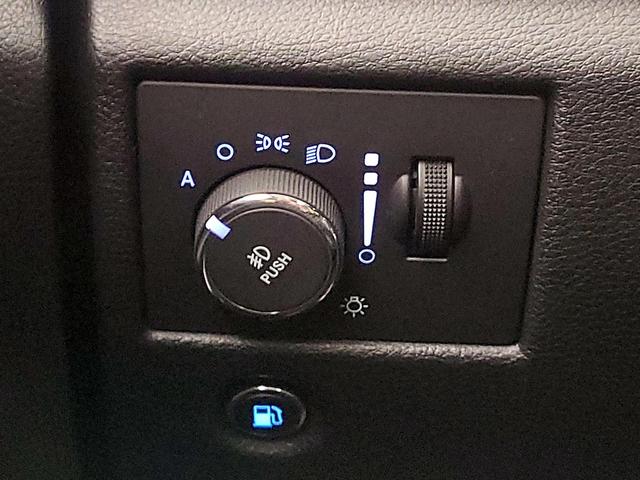 Photo of 2016 White Jeep Grand Cherokee