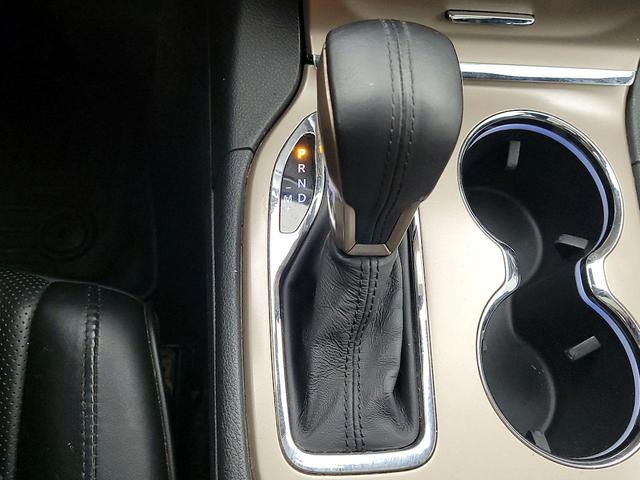 Photo of 2016 White Jeep Grand Cherokee