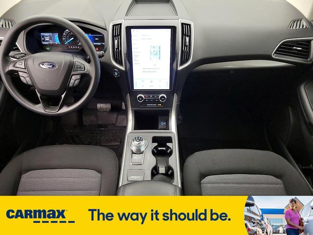 Photo of 2024 White Ford Edge