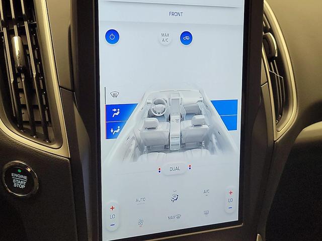 Photo of 2024 White Ford Edge