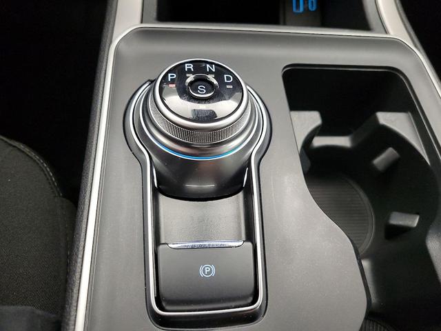 Photo of 2024 White Ford Edge