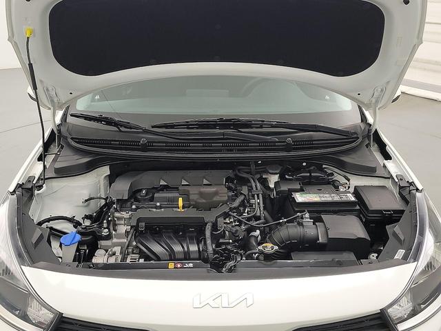 Photo of 2022 White Kia Rio