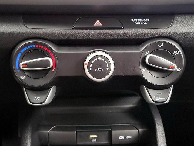 Photo of 2022 White Kia Rio