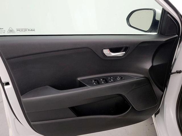 Photo of 2022 White Kia Rio