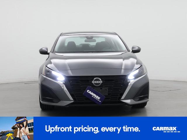 Photo of 2023 Gray Nissan Altima