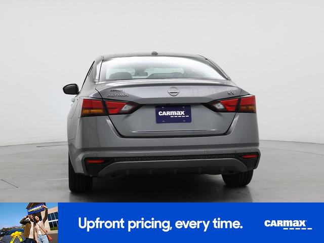 Photo of 2023 Gray Nissan Altima