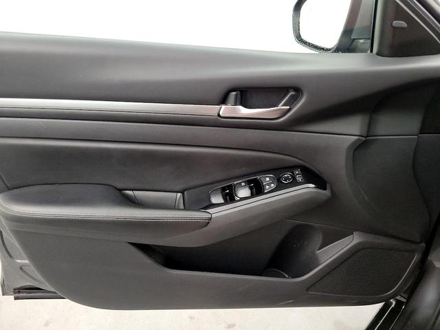 Photo of 2023 Gray Nissan Altima