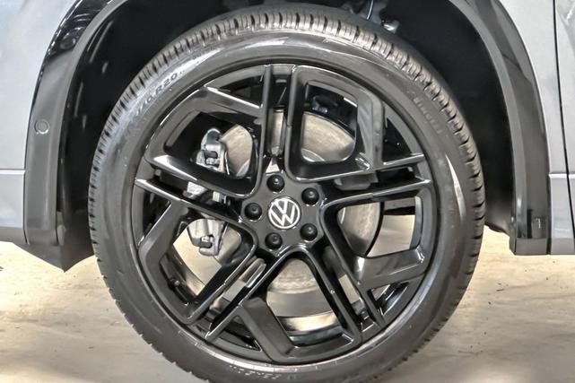 Photo of 2025 Platinum Gray Metallic Volkswagen Tiguan